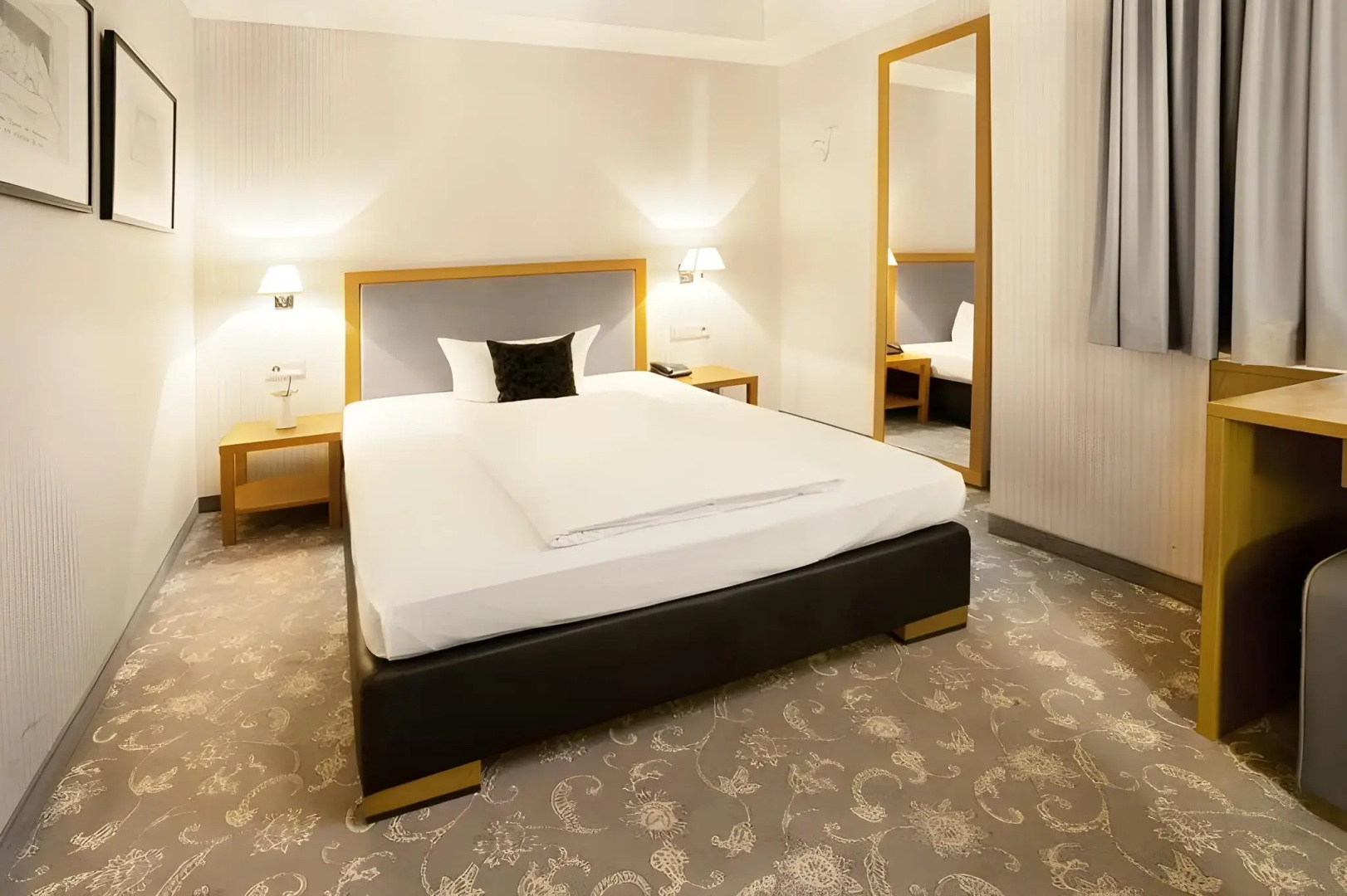 Photo - TOWNHOUSE Hotel