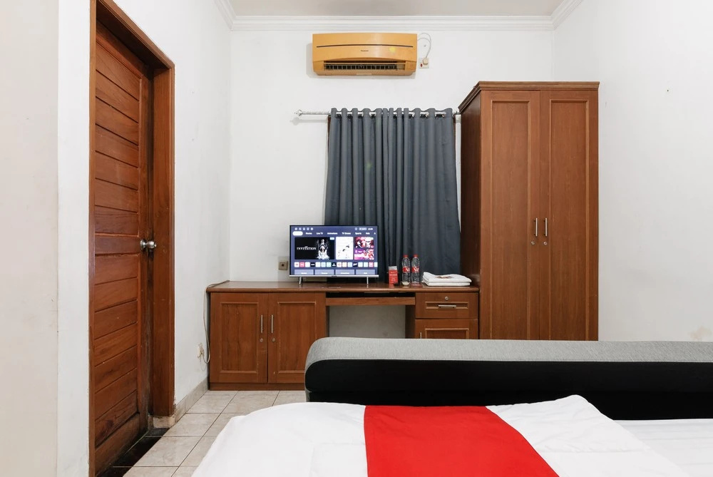RedDoorz near Trans Studio Mall Cibubur