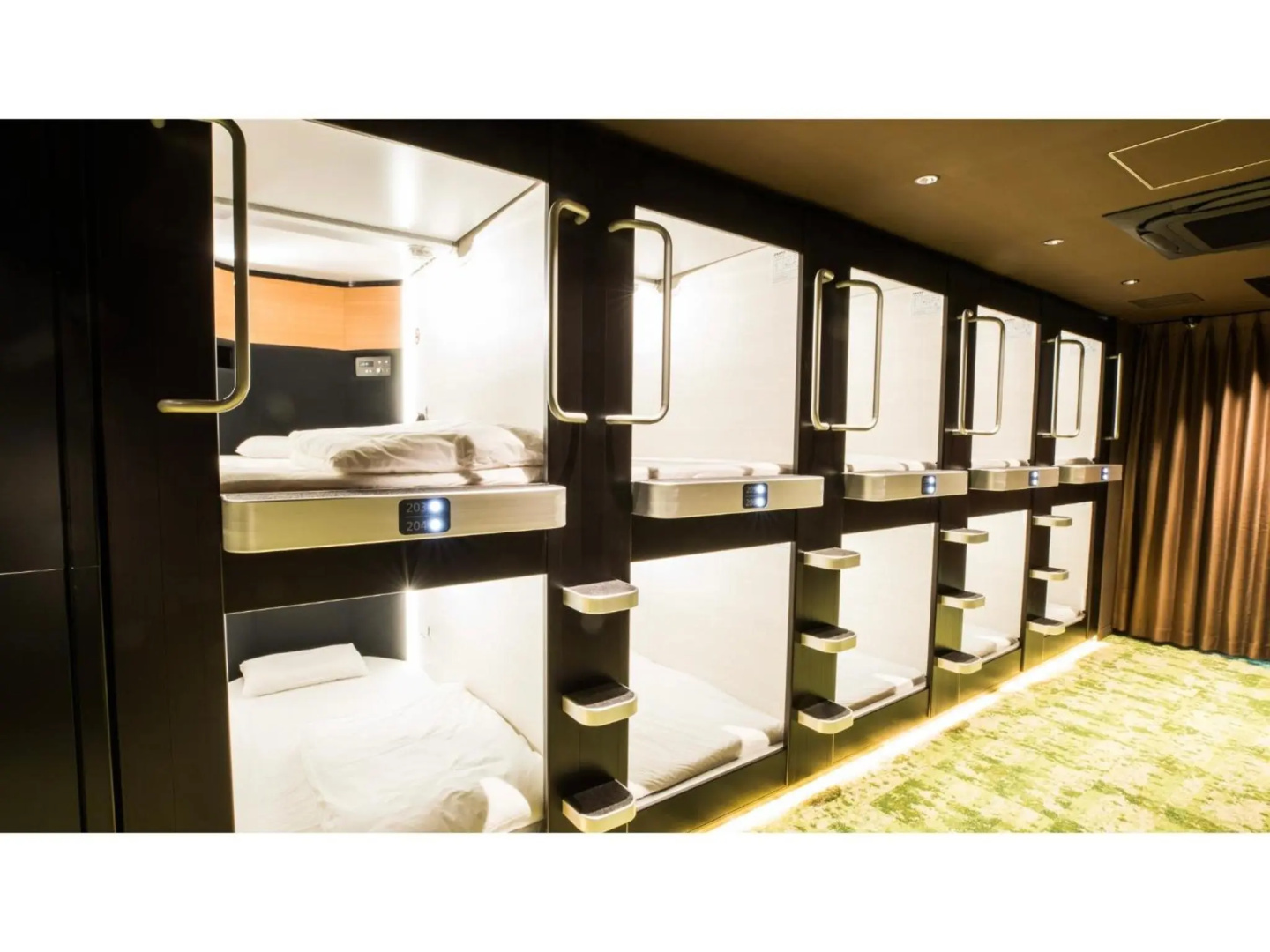 Photo - Glansit Akihabara Comfort Capsule Hotel