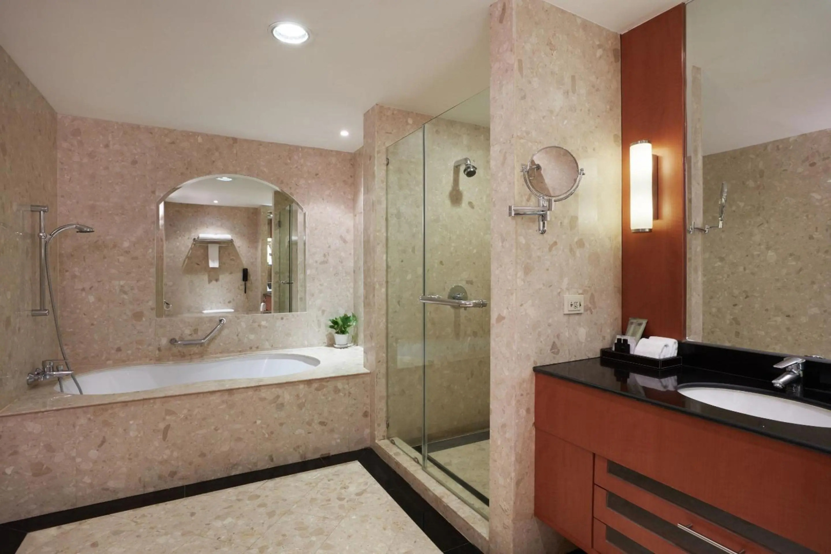 Photo - The Davis Bangkok Hotel