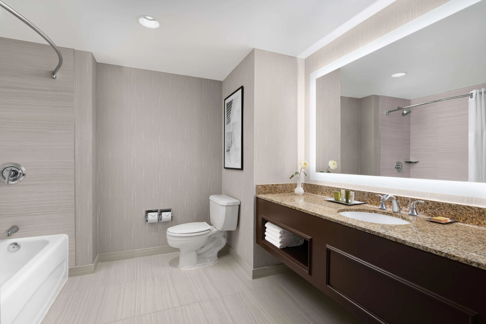 Photo - Hilton Indianapolis Hotel & Suites