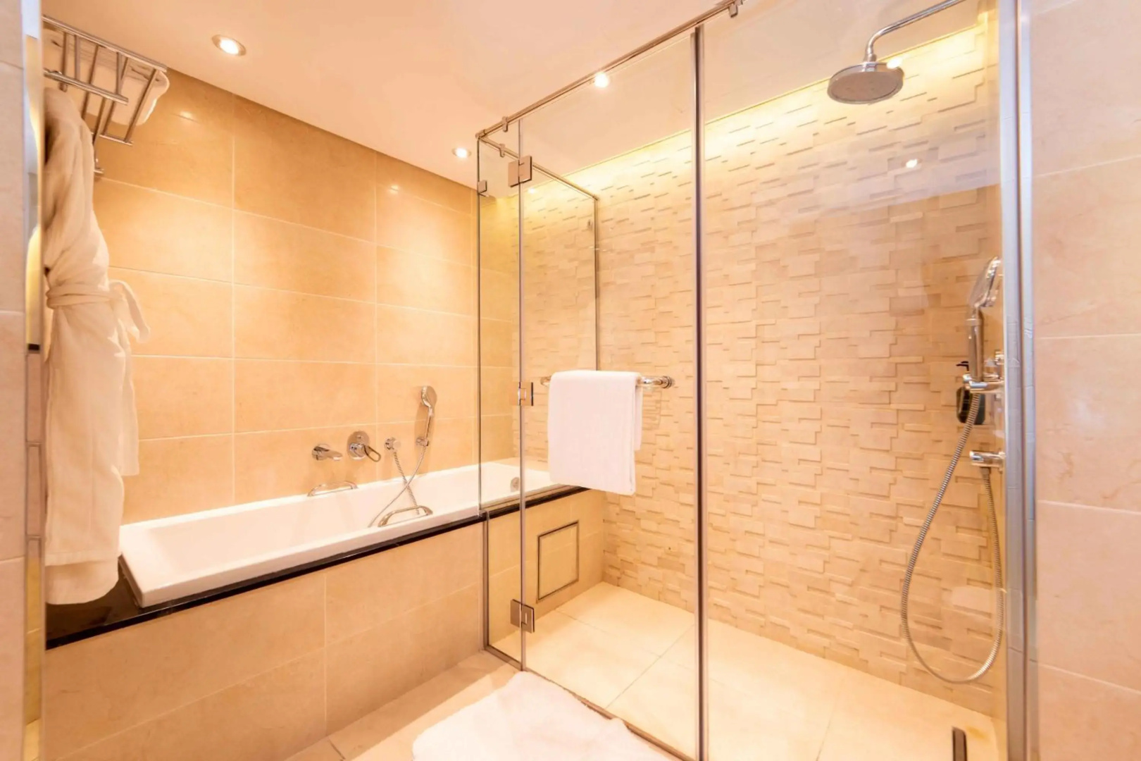 Photo - Mercure Dubai Barsha Heights Hotel Suites And Apartments