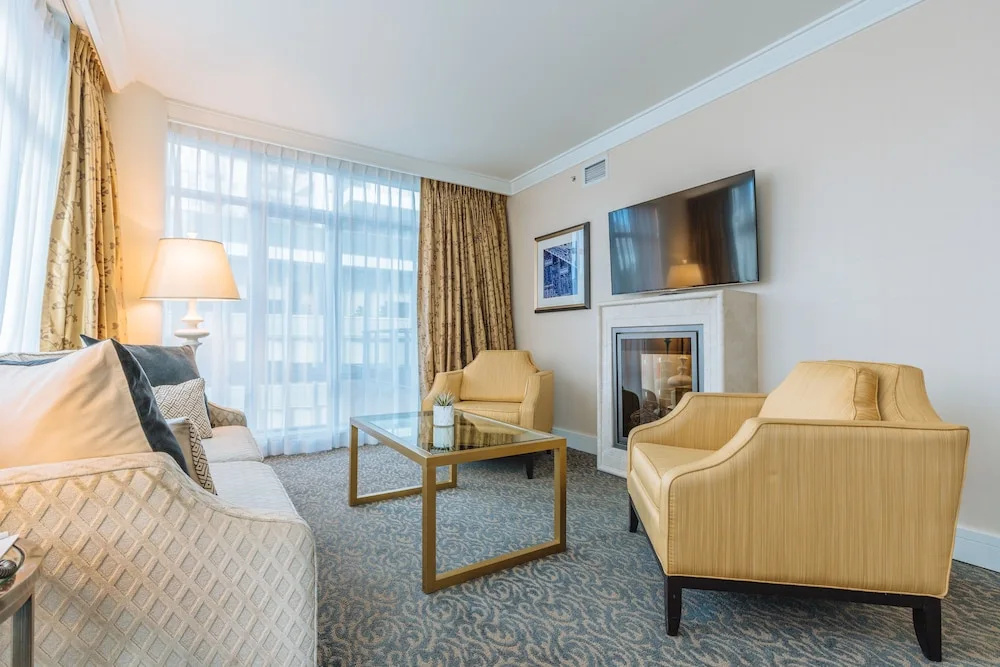 Photo - L'Hermitage Hotel