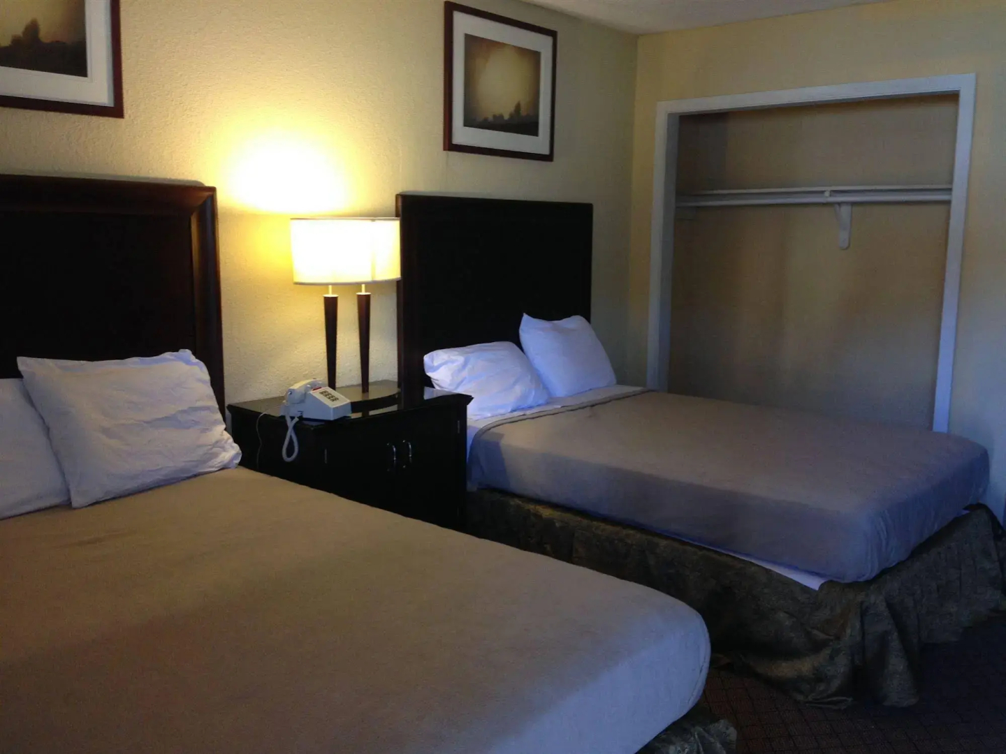Foto - Travel Inn & Suites