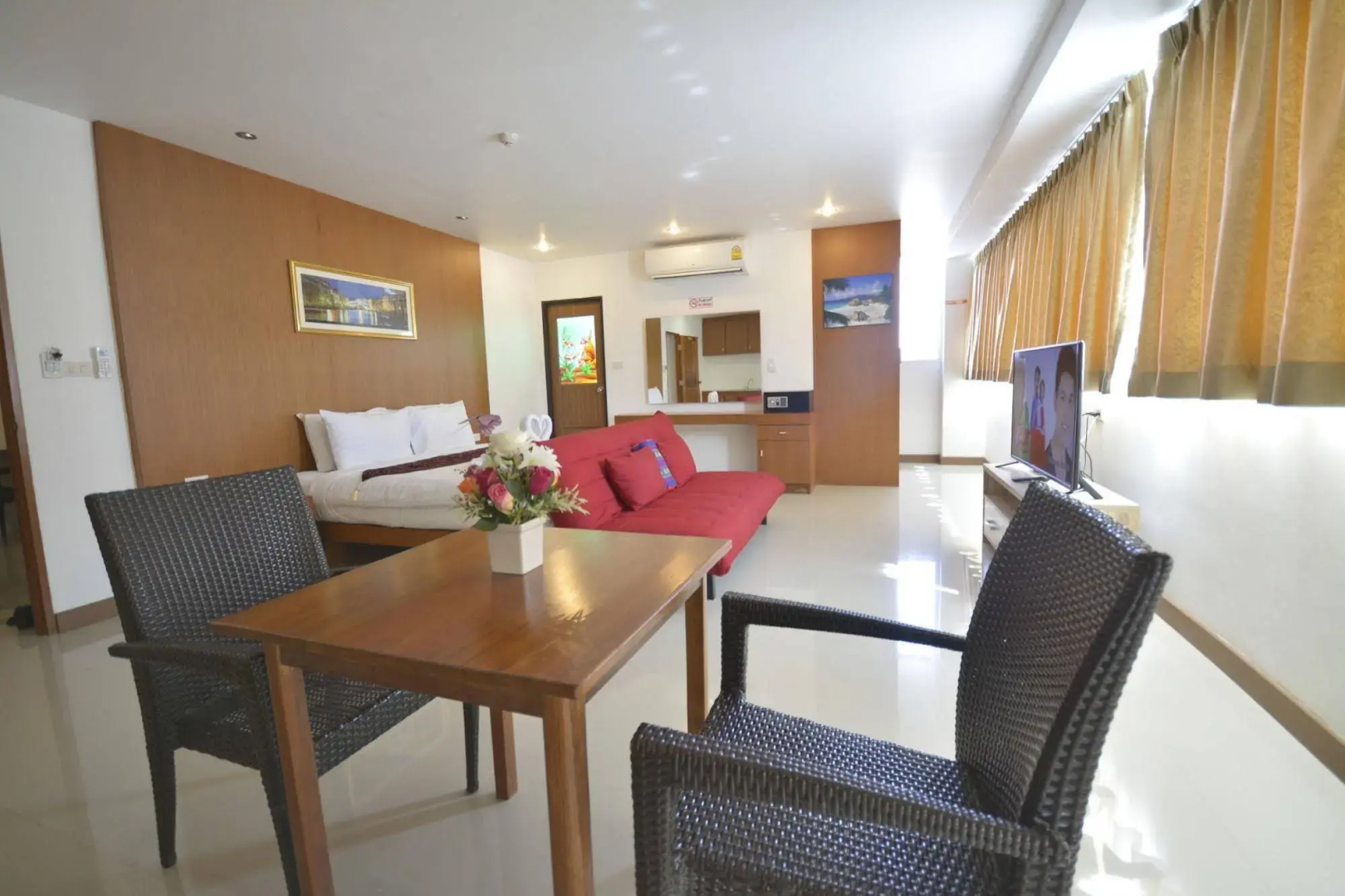 Photo - The Patong Center Hotel