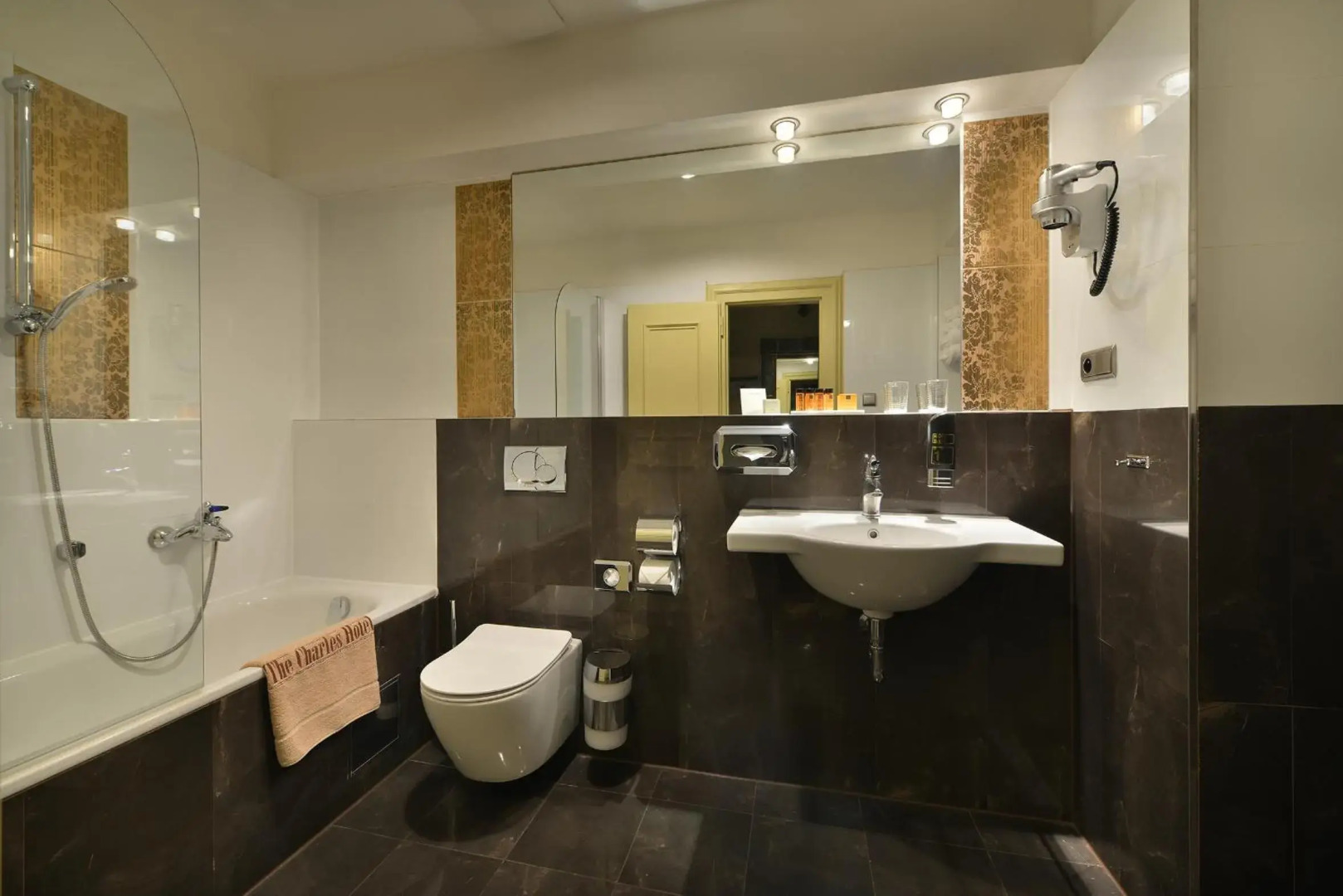 Photo - Archibald At the Charles Bridge