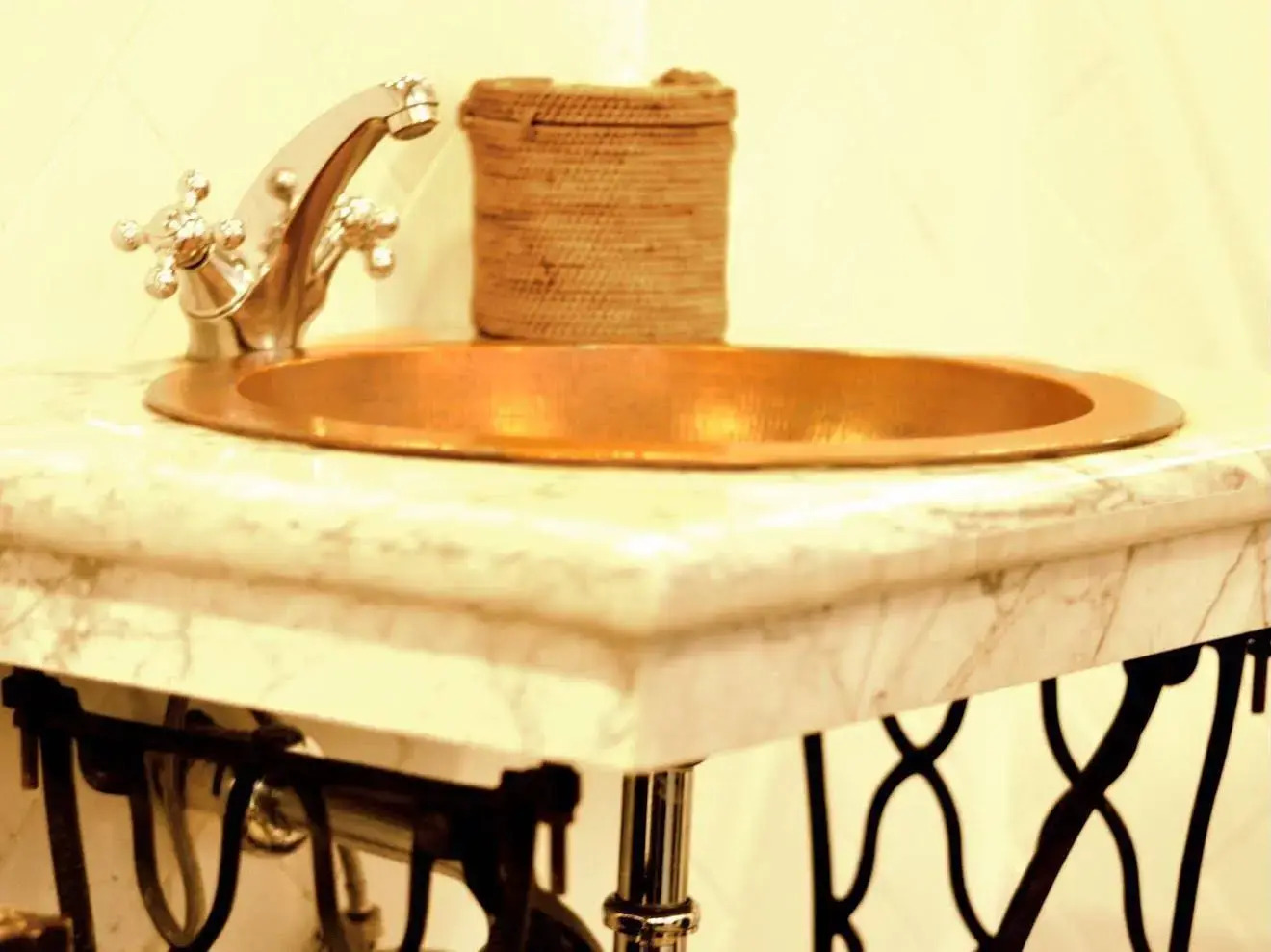 Foto - Brown Feather Batu Belig