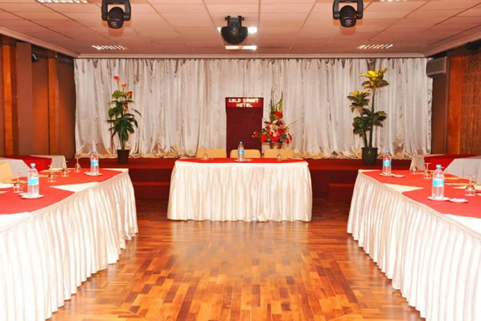 Foto - Gold Crest Hotel