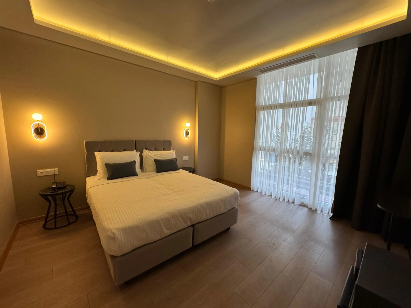 Photo - Weingart Suites Hotel