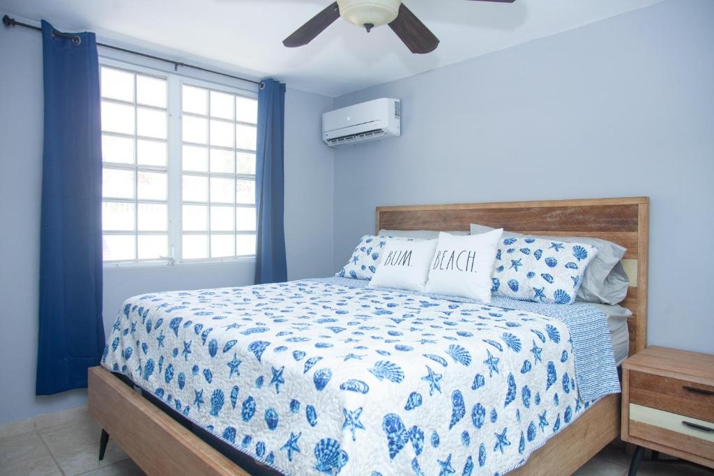 Two bedroom villa Penthouse, rooftop terrace steps from Sandy Beach PRV 301Sandy Beach and the west