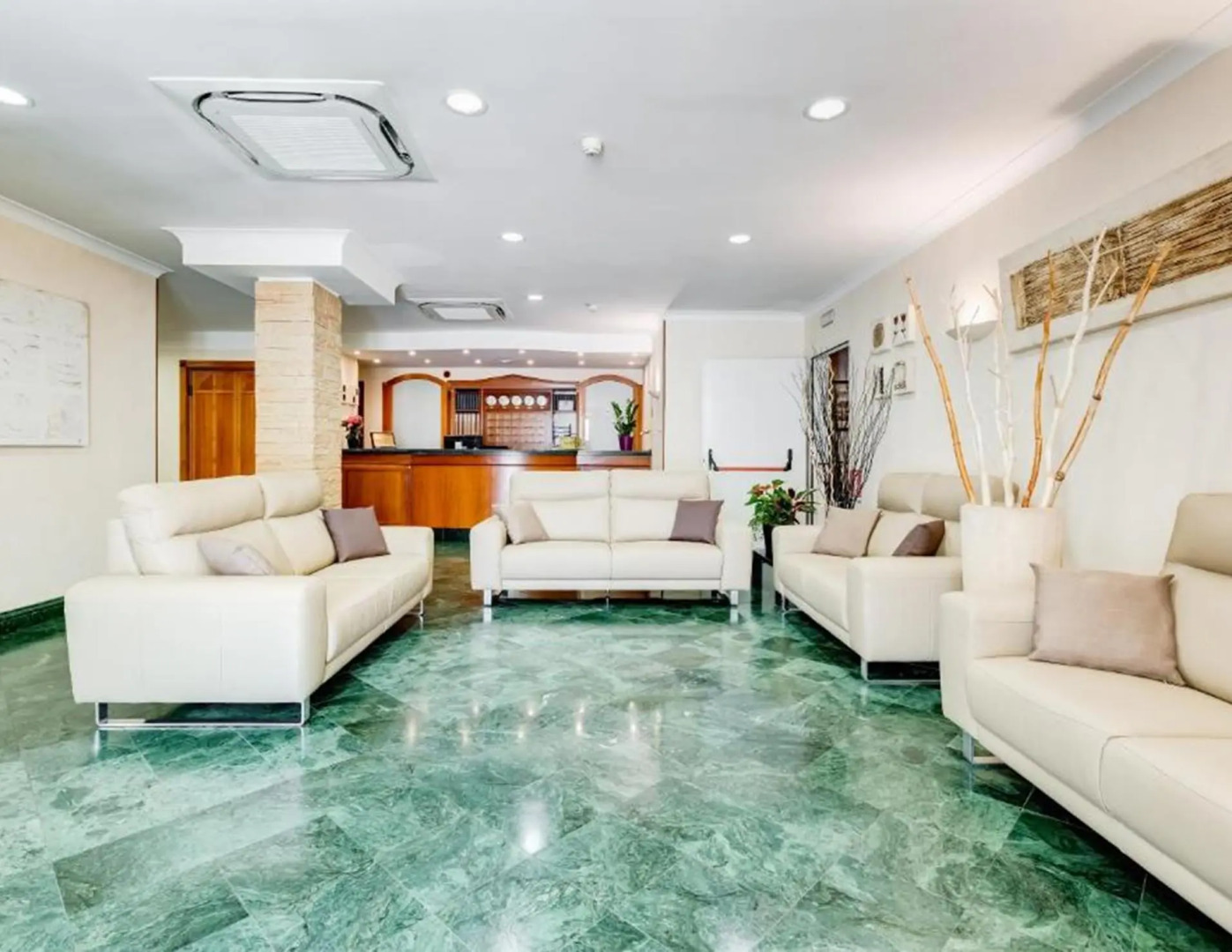 Photo - Romoli Hotel