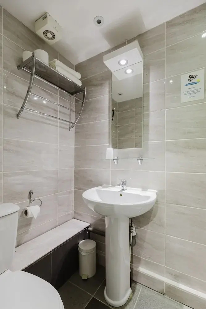 Photo - Falcon Hotel