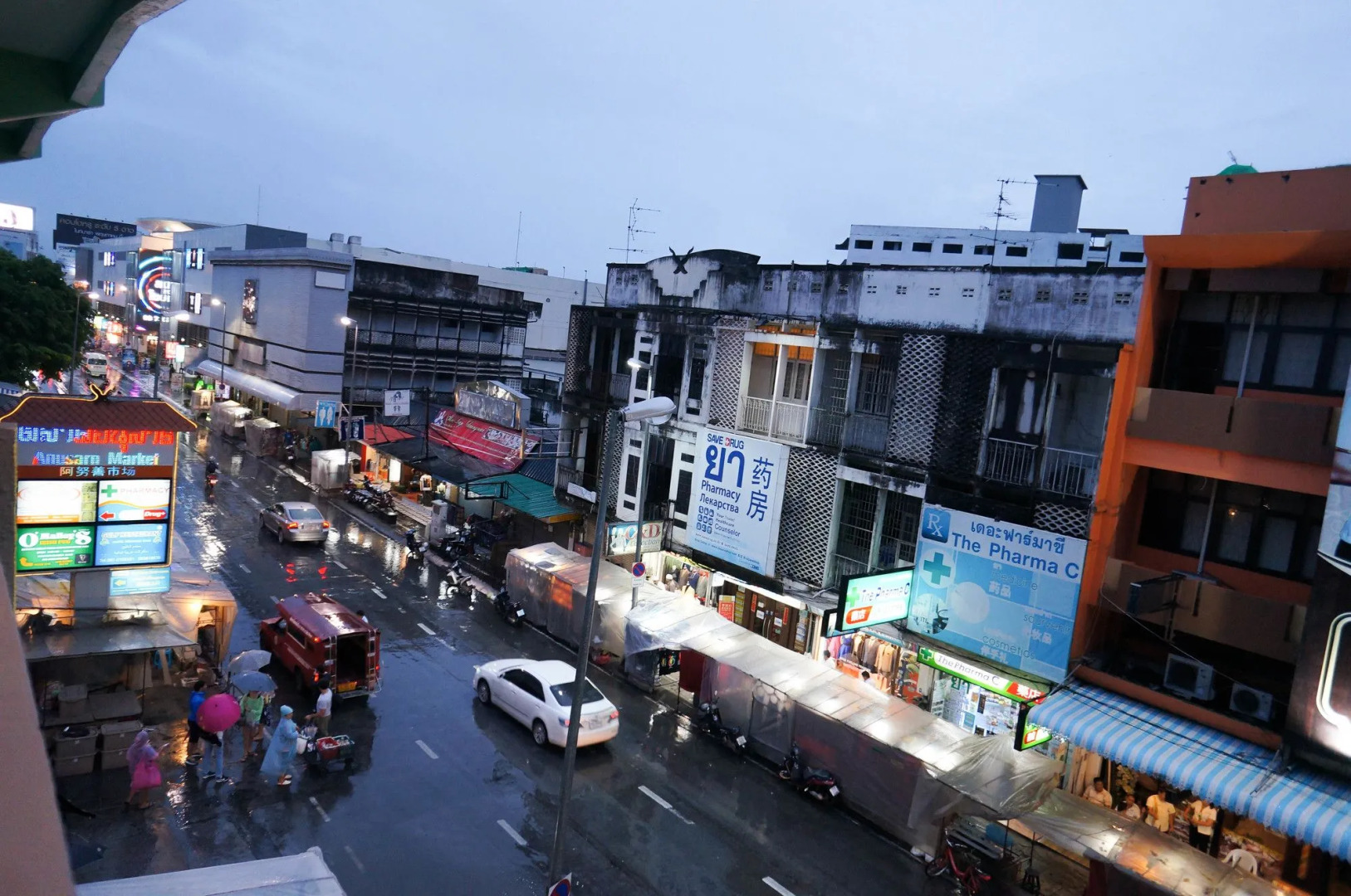 Photo - Lux Rooms Night Bazaar