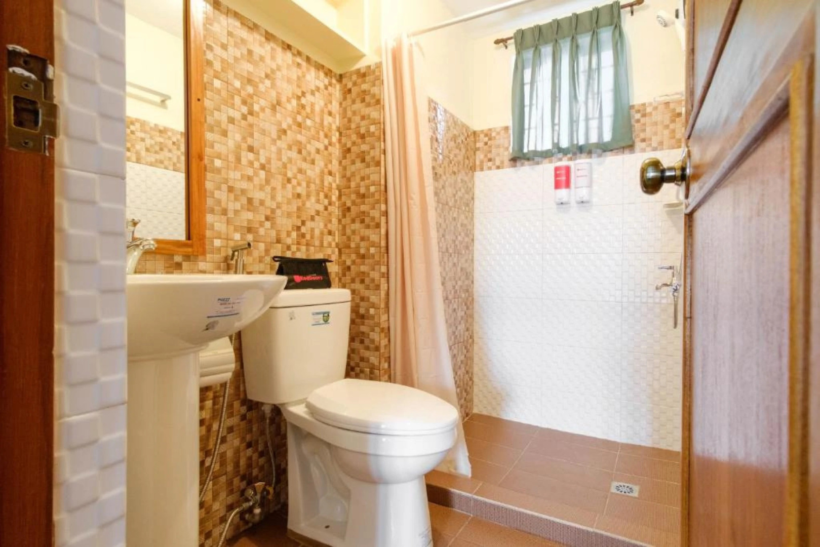 Photo - RedDoorz Plus near Johnson and Johnson Paranaque