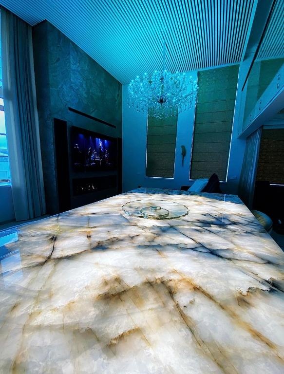 Luxury Queen V apartment with Jacuzzi