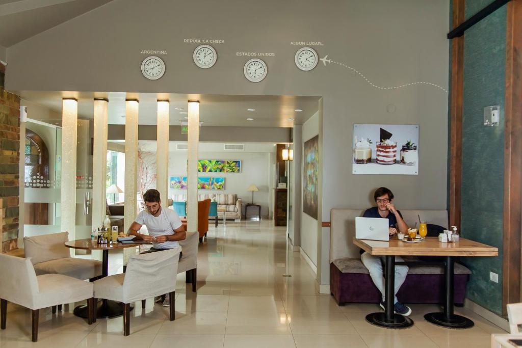 Photo - Howard Johnson by Wyndham Yerba Buena