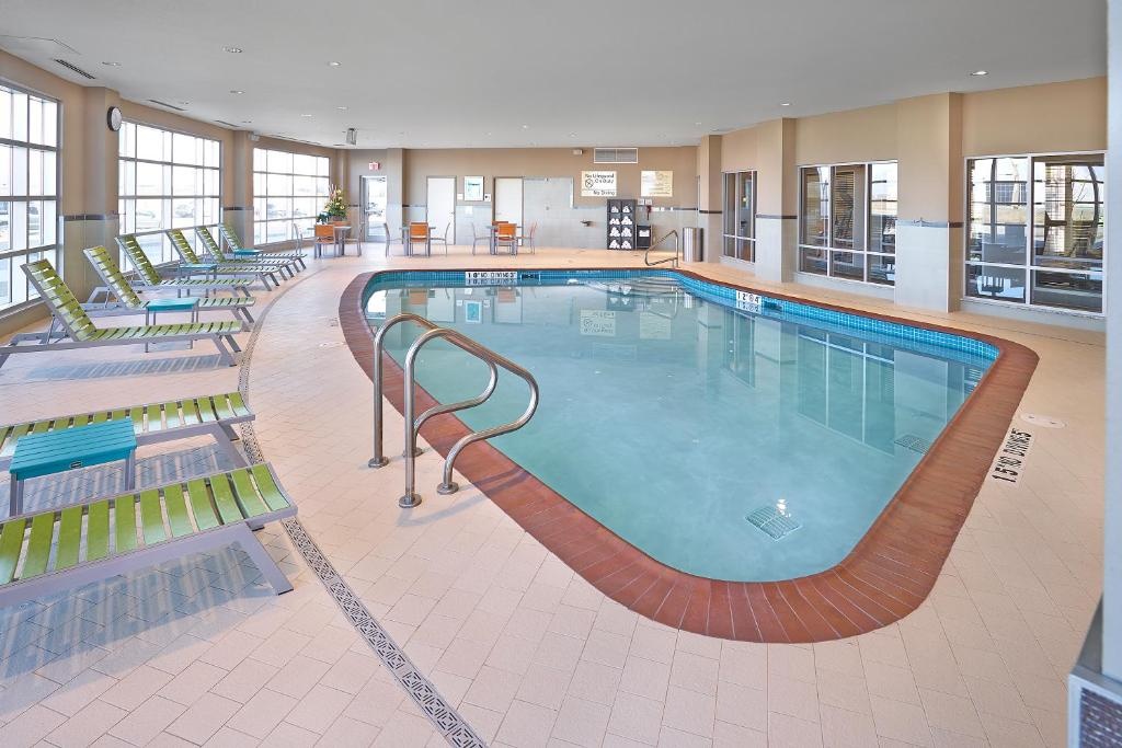 Photo - Homewood Suites by Hilton Calgary-Airport, Alberta, Canada