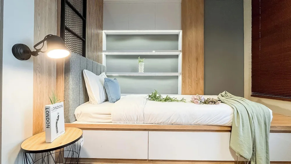 Wooden Nest 2Br Without Living Room At Evenciio Margonda Apartment