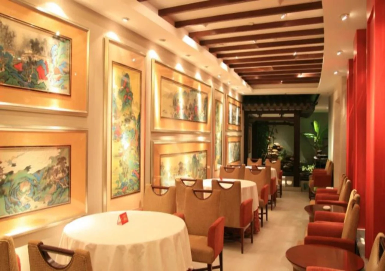 Photo - Royal Marina Plaza
