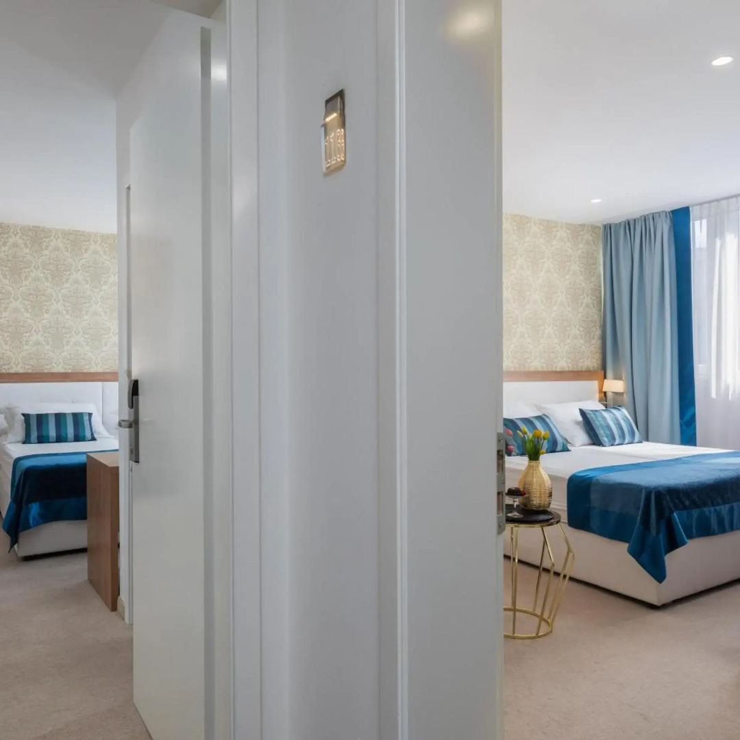 Photo - Hotel Corner