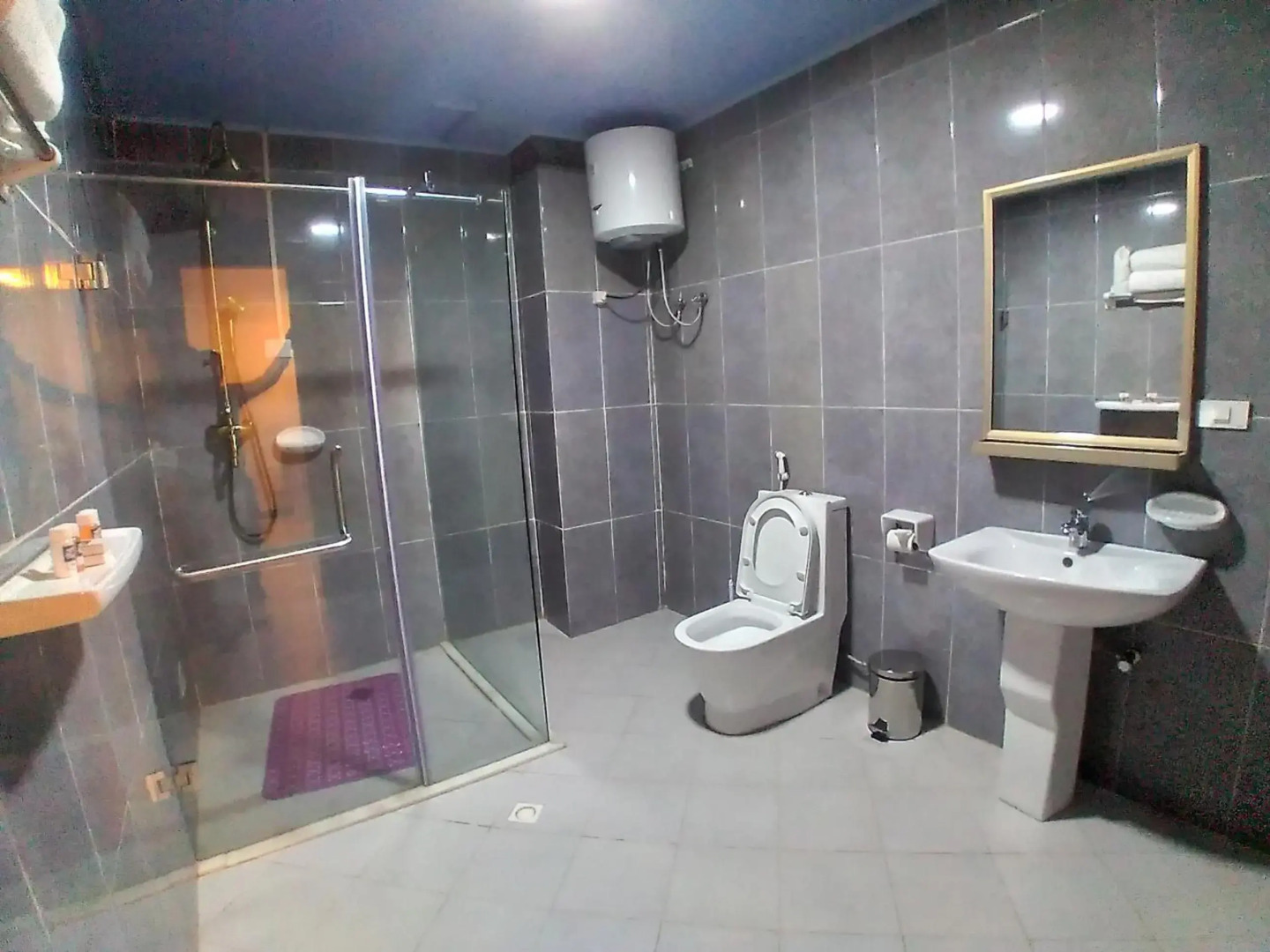 Photo - Daisy Hotel