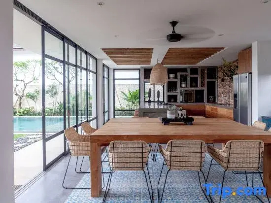 Photo - Villa Nonnavana - 12-minute walk to Batu Bolong Beach