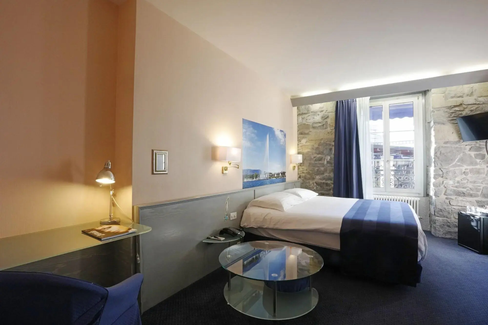 Photo - Hotel Montbrillant
