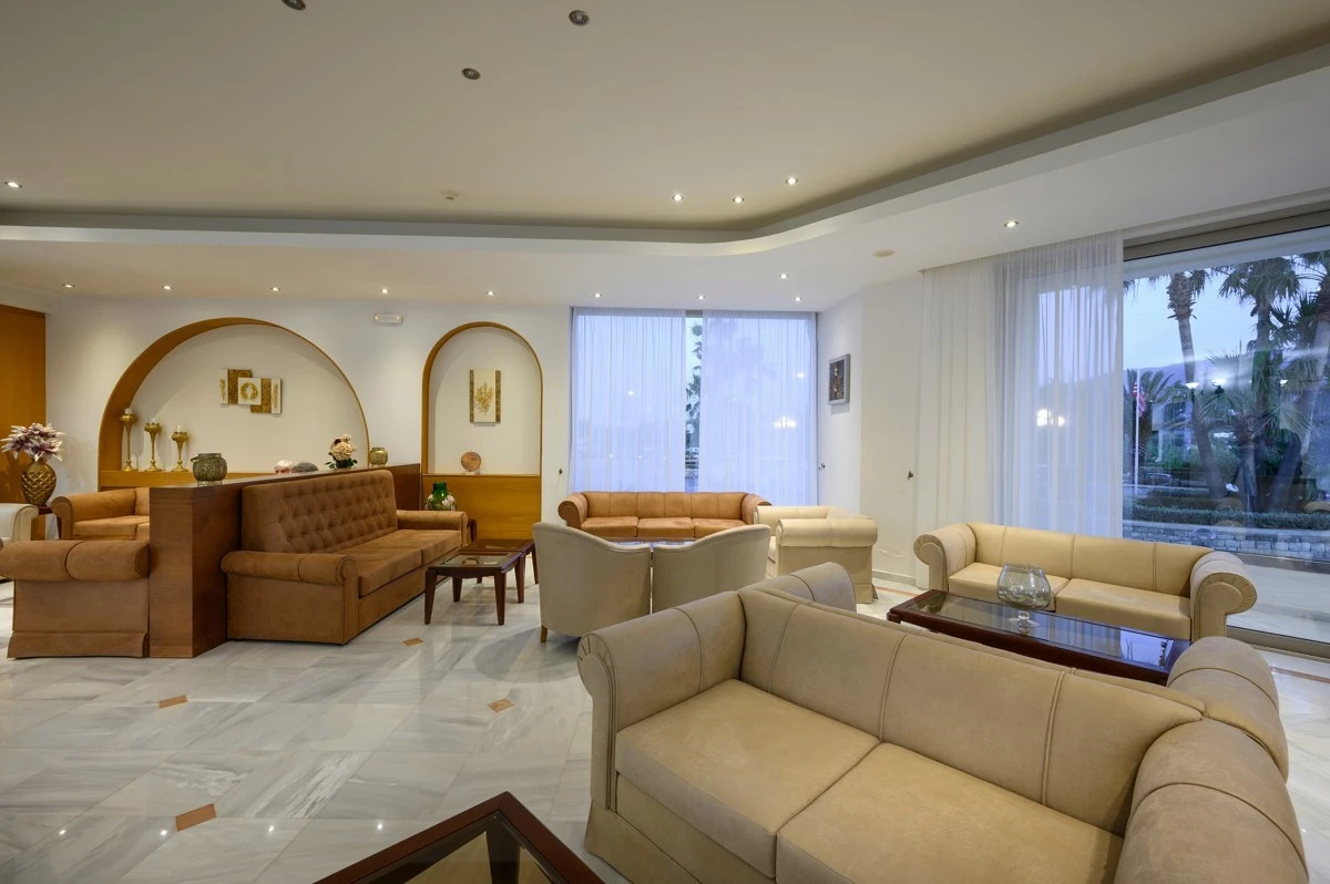 Photo - Vantaris Palace