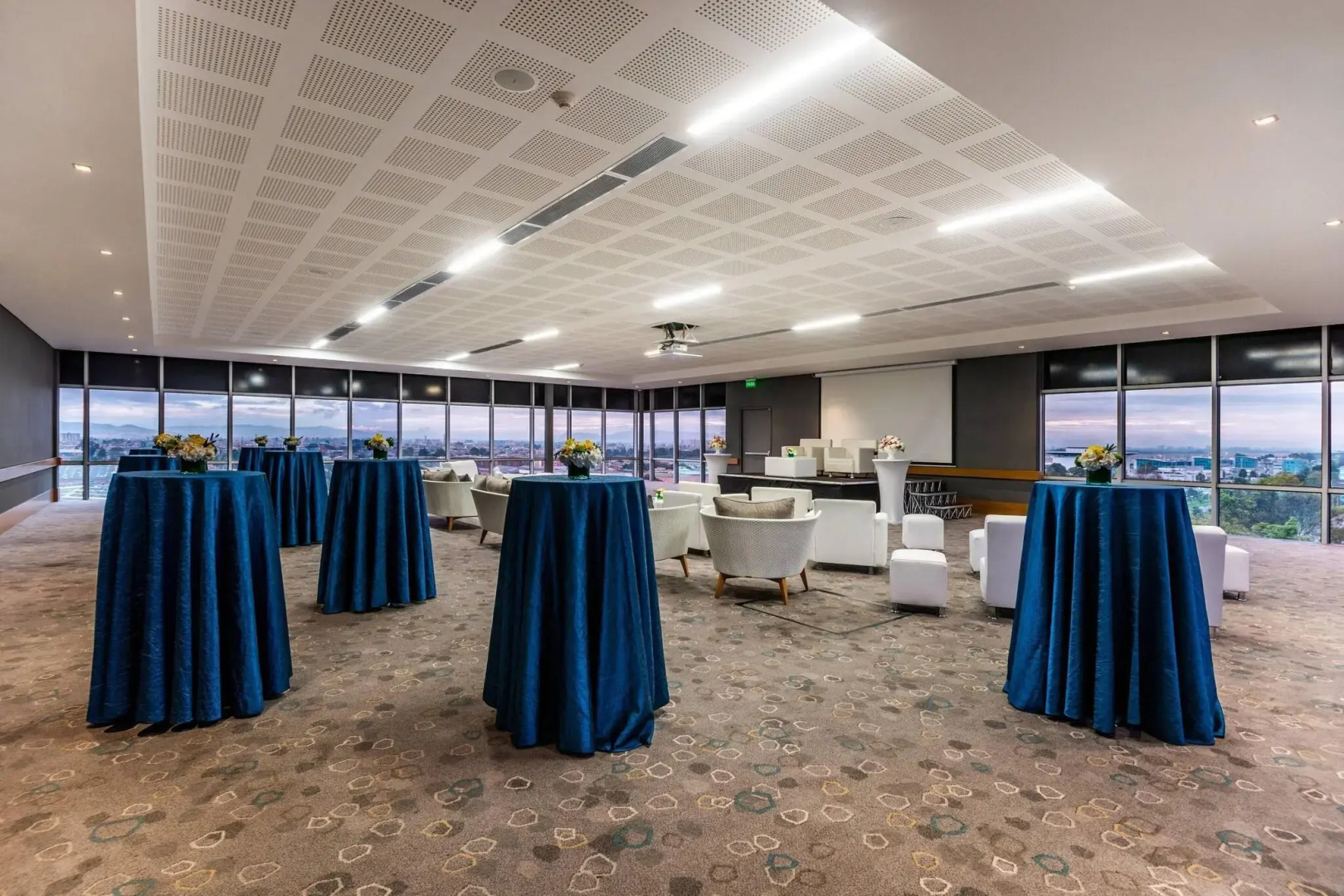 Foto - Courtyard by Marriott Bogota Airport