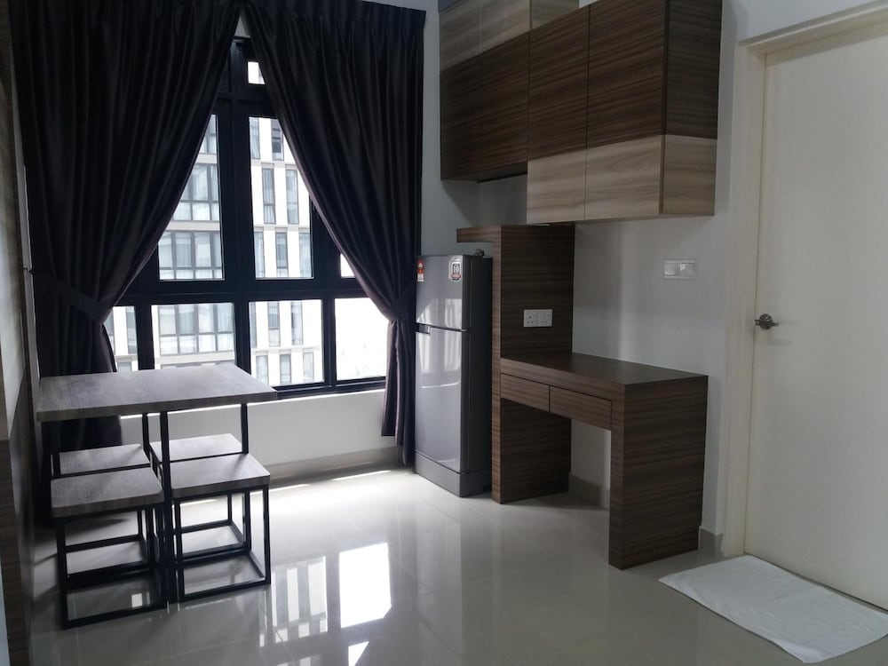 Ezzyhome Medini