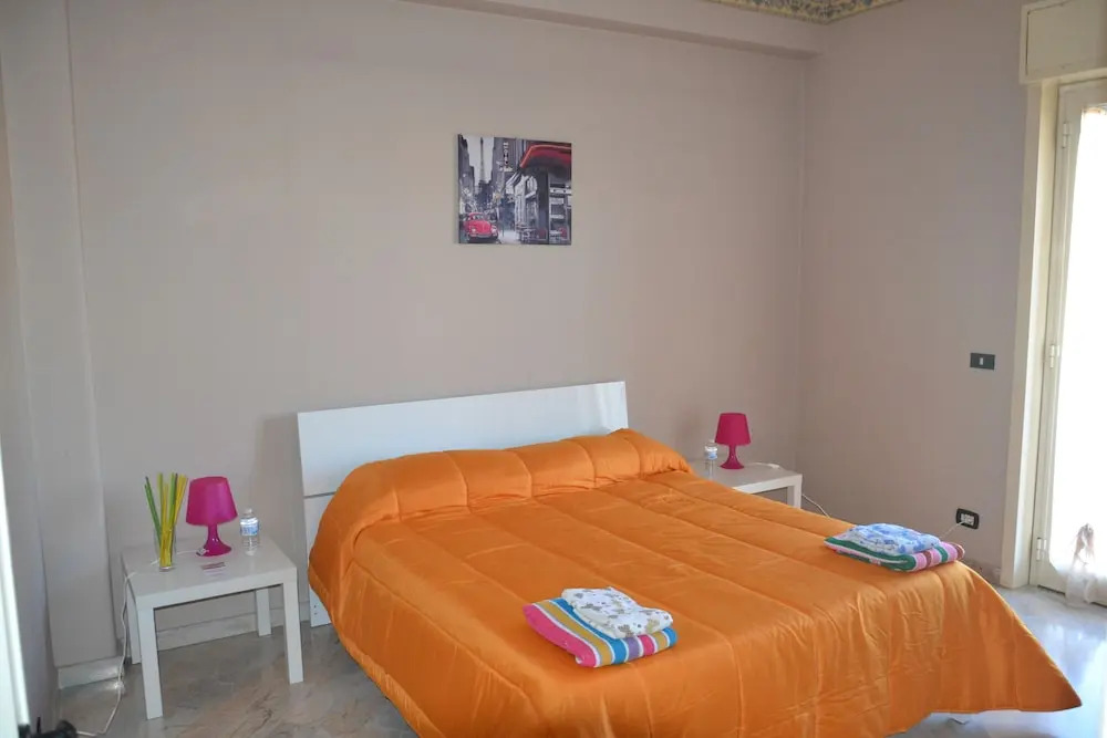 Photo - BED&FLY NEAR AIRPORT CATANIA FONTANAROSSA BAGNO PRIVATO In CAMERA