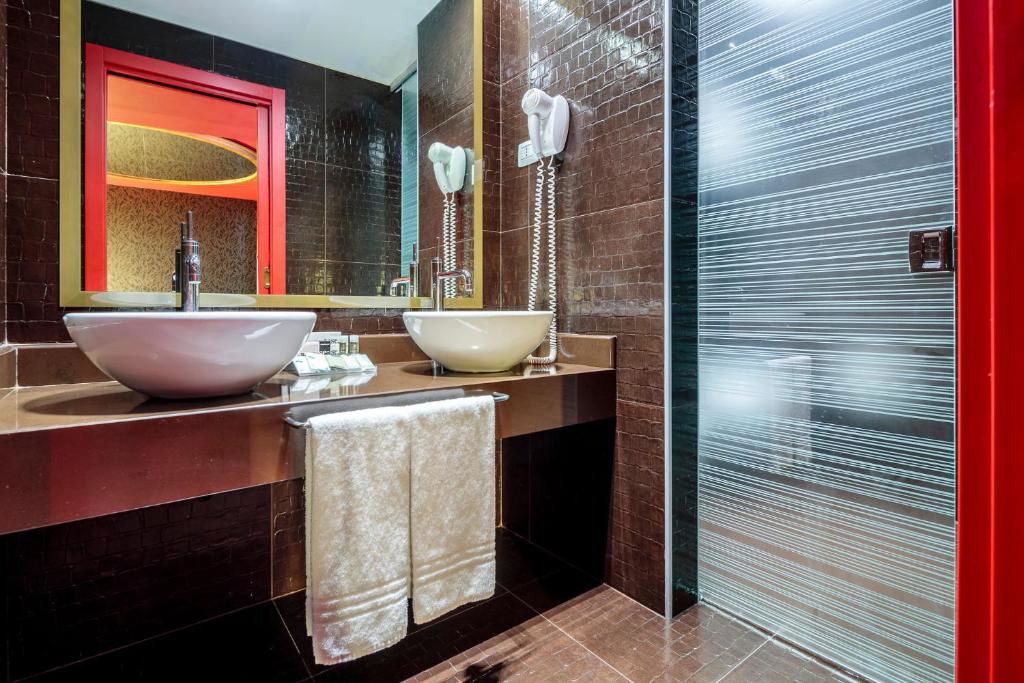 Photo - Base Hotel