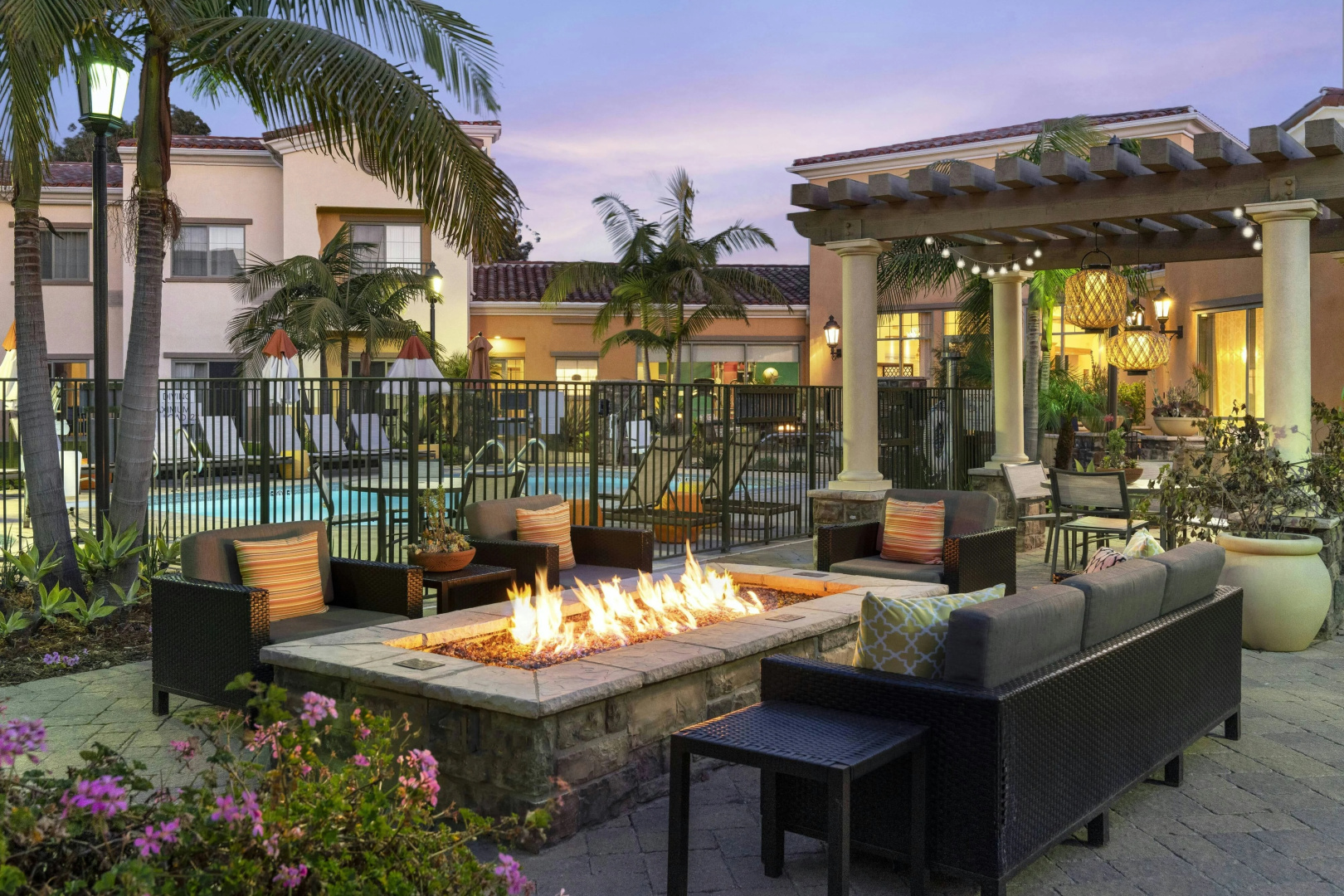 Photo - Courtyard Santa Barbara Goleta