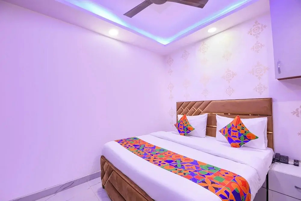 Foto - FabHotel NP International - Nehru Place Market