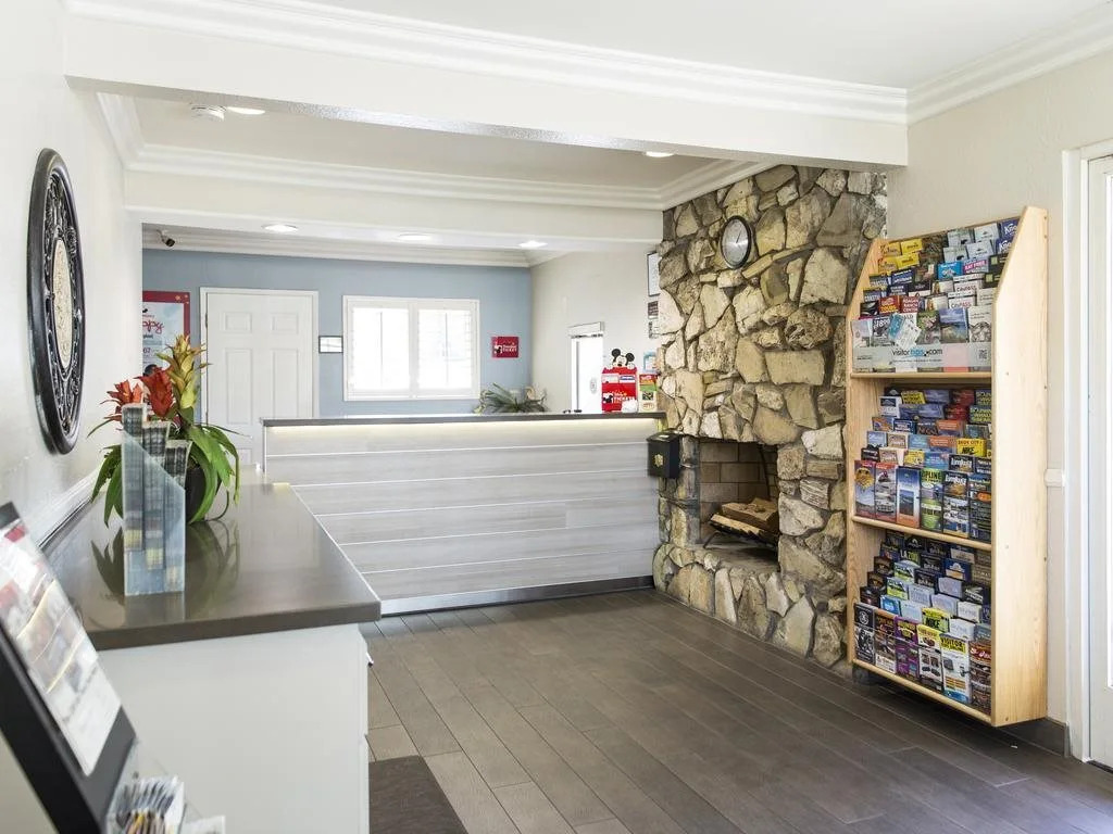 Photo - Anaheim Islander Inn and suites near Park and Convention center