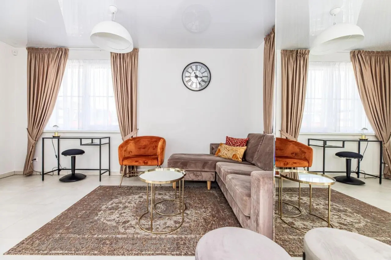 Bright 2bedroom home @terrace+parking, by Cohost