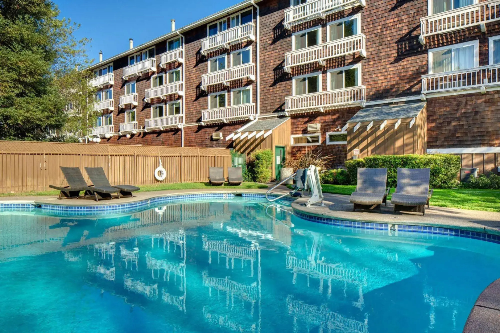 Photo - Lake Natoma Inn