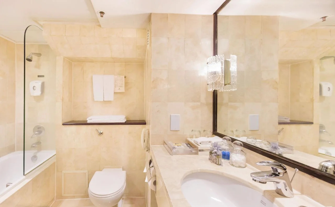 Photo - Regal Oriental Hotel