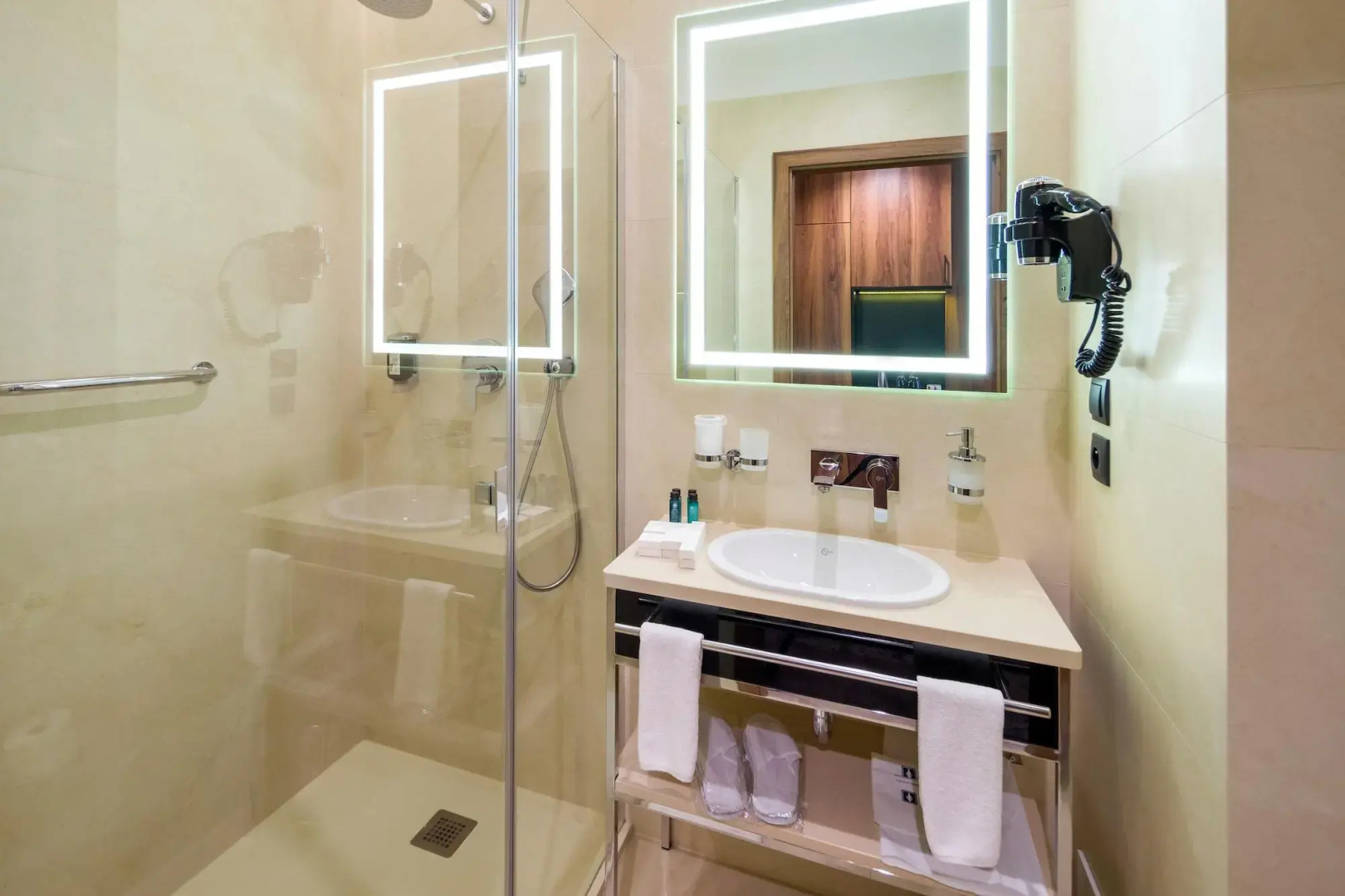 Photo - Sky Hotel Kraków