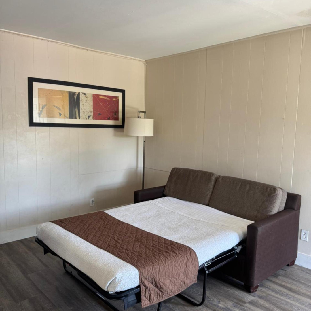 Photo - Holiday Lodge
