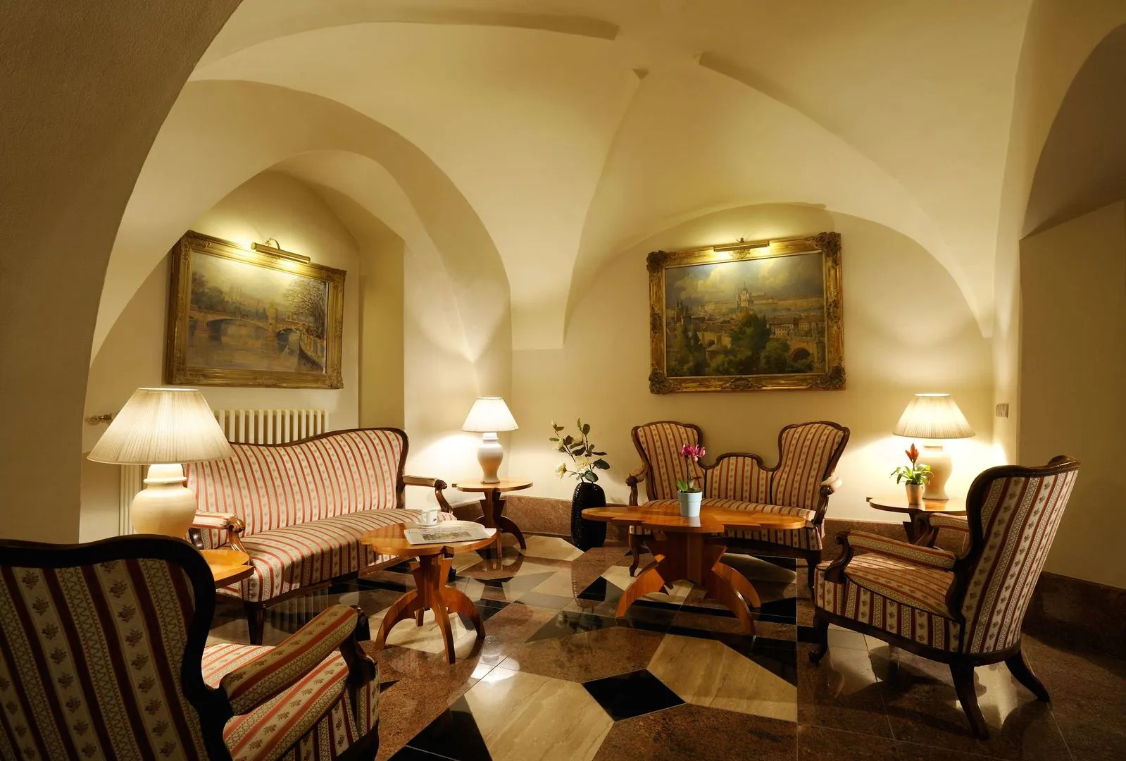 Photo - Archibald At the Charles Bridge