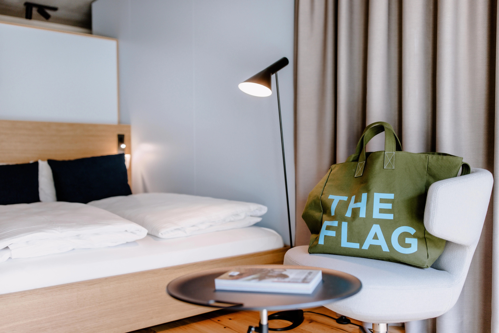 Foto - THE FLAG West M.