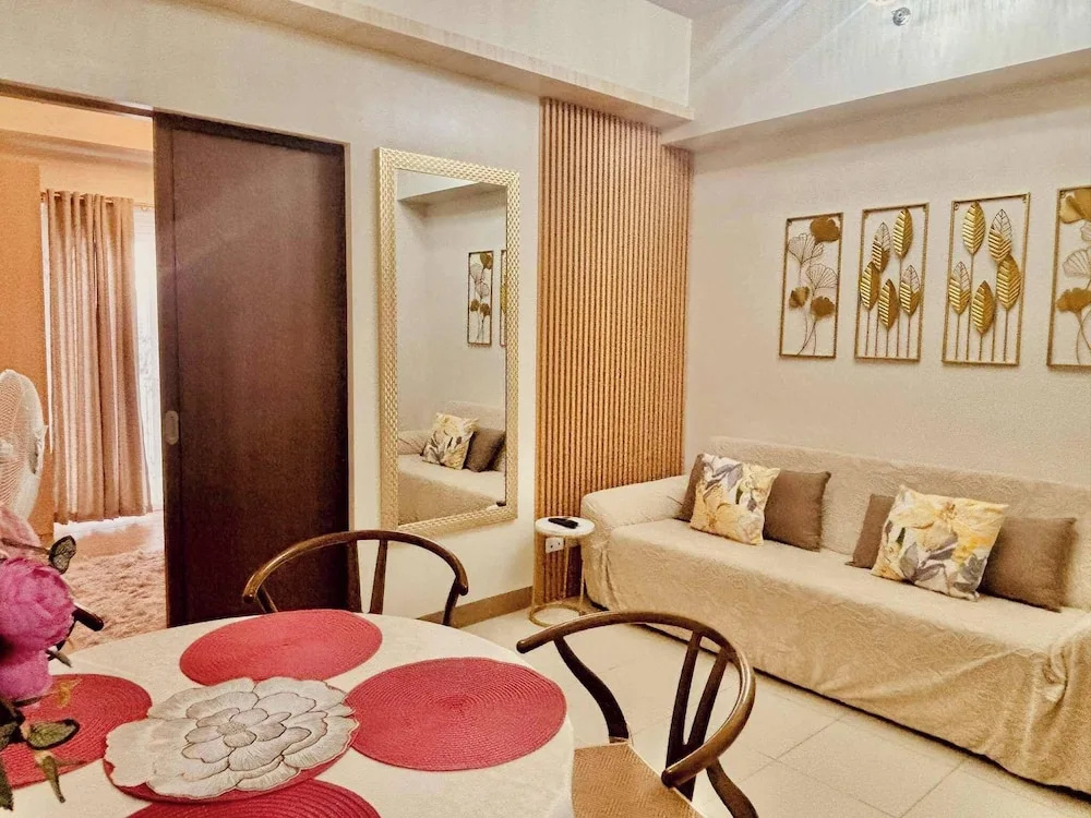 Cozy 1-bedroom Retreat in Iloilo City With City Views