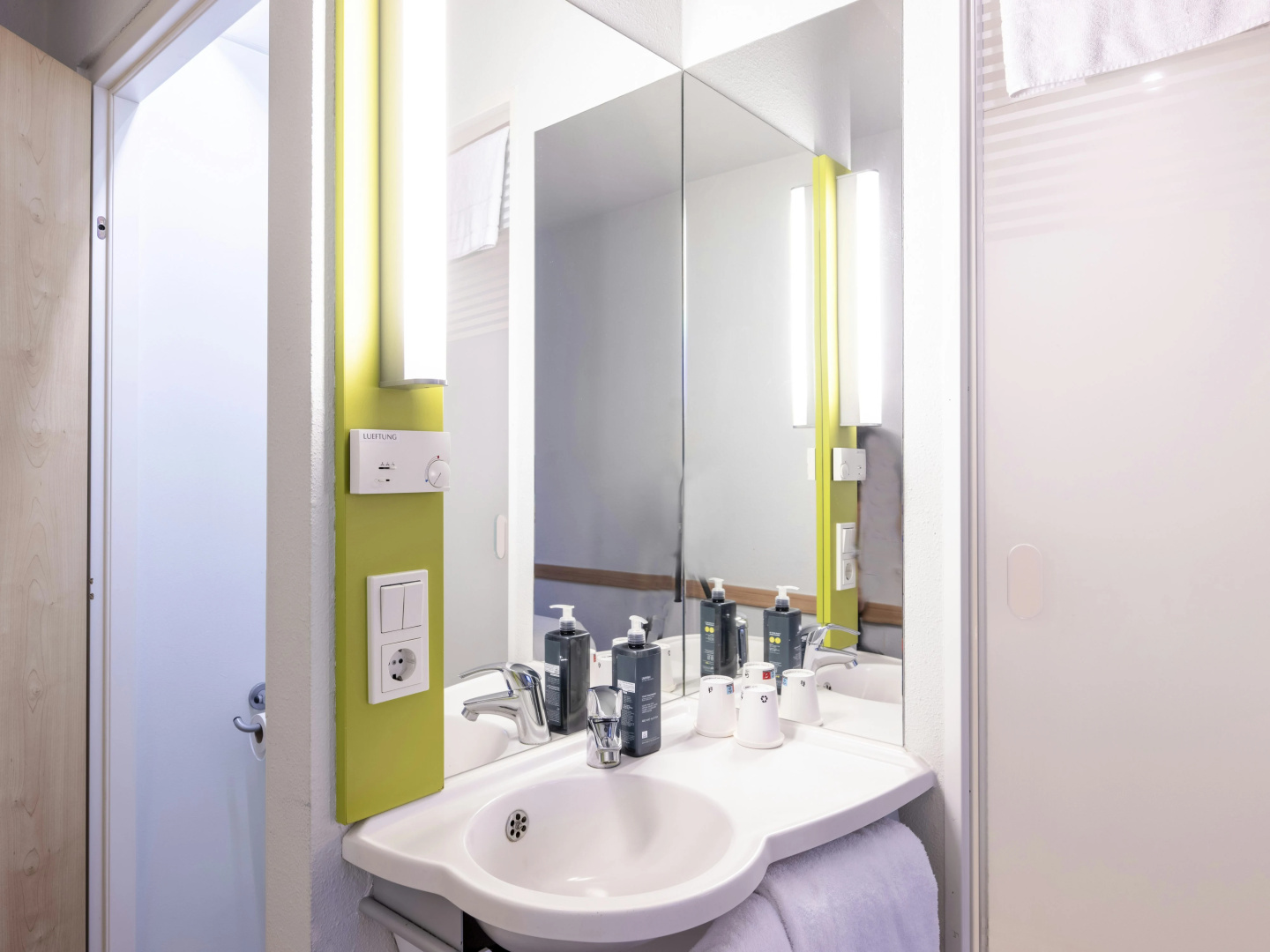 Foto - B&B HOTEL Düsseldorf-Lintorf