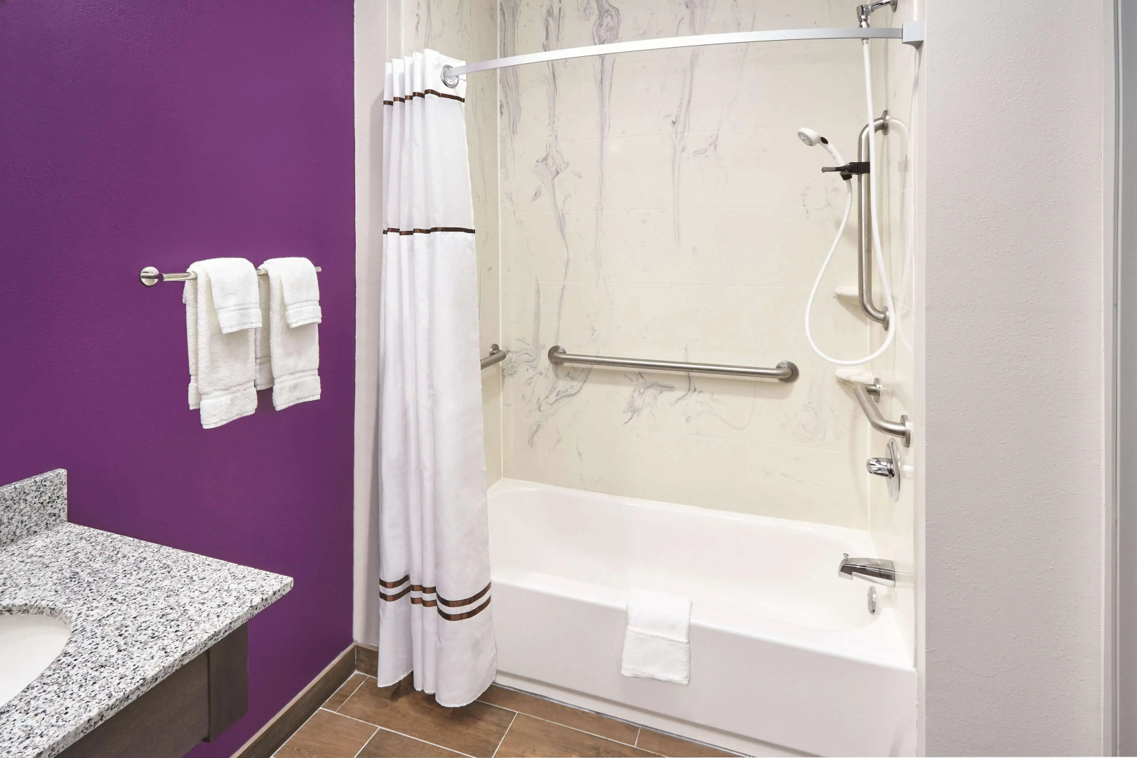 Photo - La Quinta Inn & Suites by Wyndham Springfield IL
