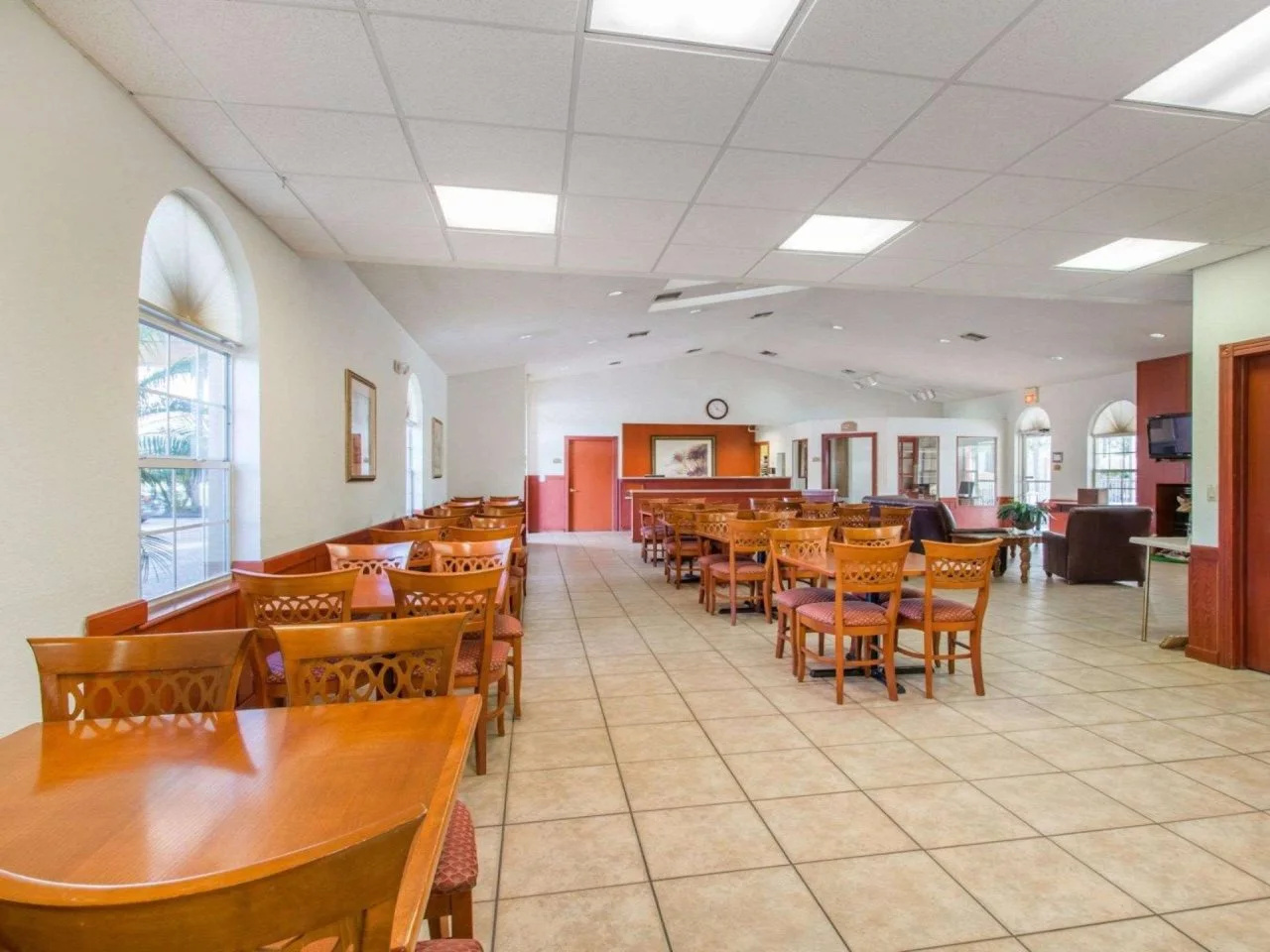 Photo - Econo Lodge Airport - RJ Stadium