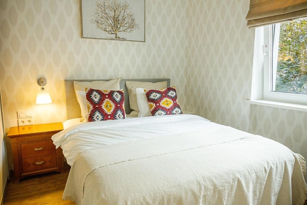 Charming 1BD Old Town Apartment by Hostlovers