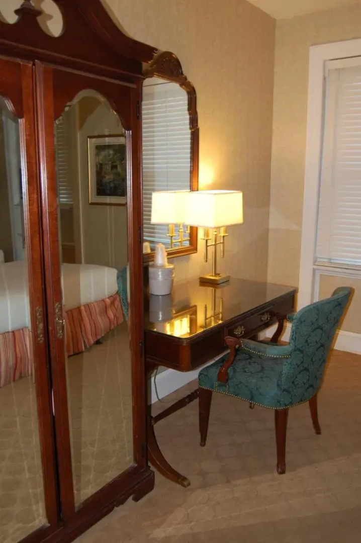 Photo - Windsor Inn Hotel