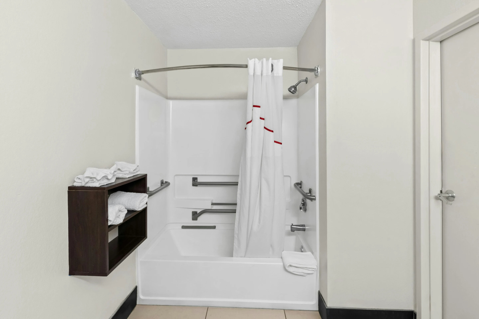 Photo - Red Roof Inn PLUS+ & Suites Atlanta Airport South