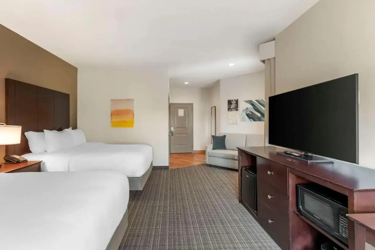 Photo - Comfort Inn & Suites Verona at Turning Stone Resort Casino